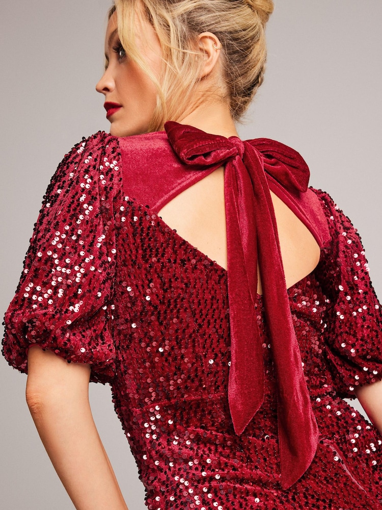 Love & Roses Berry Red Petite Short Sleeve Empire Velvet Sequin Midi Dress - Image 2 of 4