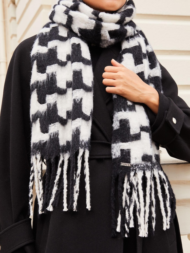 Lipsy Black/White Super Soft Chunky Brushed Large Scarf - Image 4 of 4
