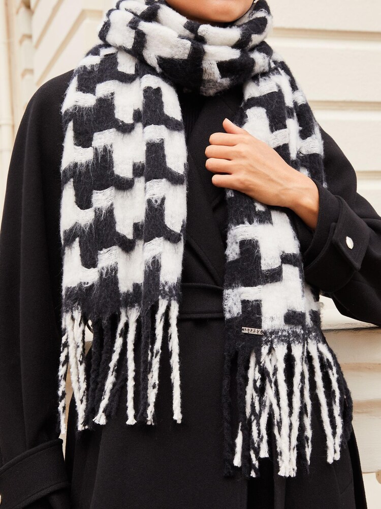Lipsy Black/White Super Soft Chunky Brushed Large Scarf - Image 4 of 4 Lipsy Black/White Super Soft Chunky Brushed Large Scarf - Image 4 of 4