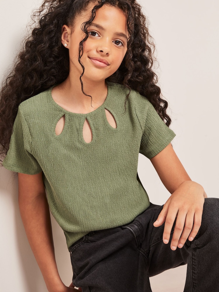 Зеленый хаки - Lipsy Eyelet Short Sleeve Top (5-16yrs) - Изображение 1 из 4