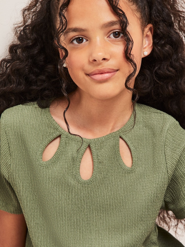 Зеленый хаки - Lipsy Eyelet Short Sleeve Top (5-16yrs) - Изображение 4 из 4