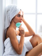 FOREO LUNA 4 Mini in Arctic Blue - Image 5 of 5