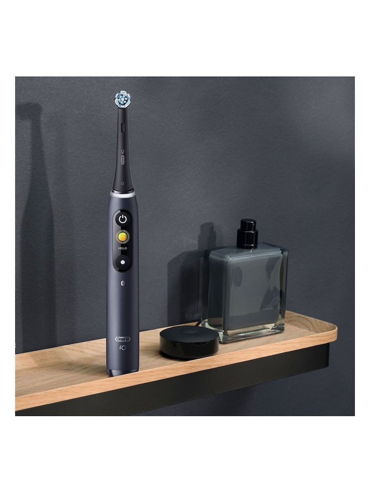 Oral-B iO8 Black Onyx Ultimate Clean Electric Toothbrush - Image 2 of 5