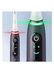 Oral-B iO8 Violet Ametrine Ultimate Clean Electric Toothbrush - Image 3 of 4