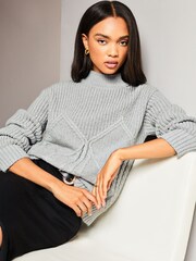 Grau - Lipsy Kuscheliger, gerippter Strickpullover mit Zopfmuster und hohem Kragen - Bild 4 von 4