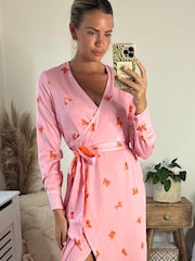 Розовый - Двустороннее платье миди 2 в 1 с запахом Style Cheat Fergie - Image 2 of 2