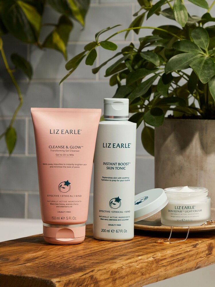 Liz Earle Cleanse & Glow Transforming Gel Cleanser 150ml - Image 5 of 5 Liz Earle Cleanse & Glow Transforming Gel Cleanser 150ml - Image 5 of 5