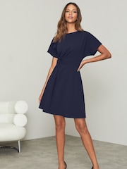 Marineblau - Lipsy Kurzärmeliges Mini-Skaterkleid mit seitlichem Knotendetail - Bild 3 von 4