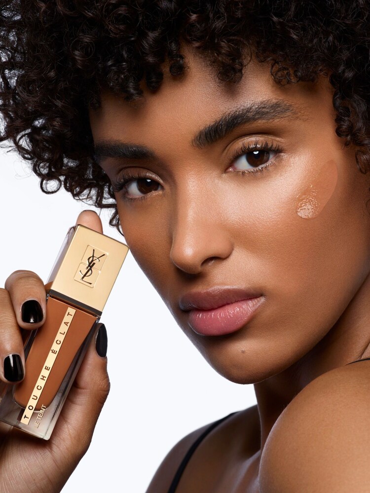 Yves Saint Laurent Touche Éclat Le Teint Foundation SPF22 - Image 5 of 5