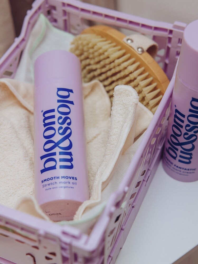Bloom and Blossom Smooth Moves Stretch Mark Oil - Image 5 of 5