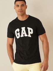 Schwarz - Gap T-Shirt mit Rundhalsausschnitt und Logo - Bild 1 von 8