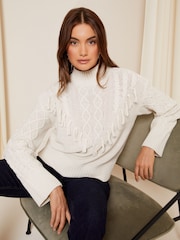Friends Like These Hochgeschlossener Pullover aus Kabelstrick mit Fransen - Bild 1 von 4