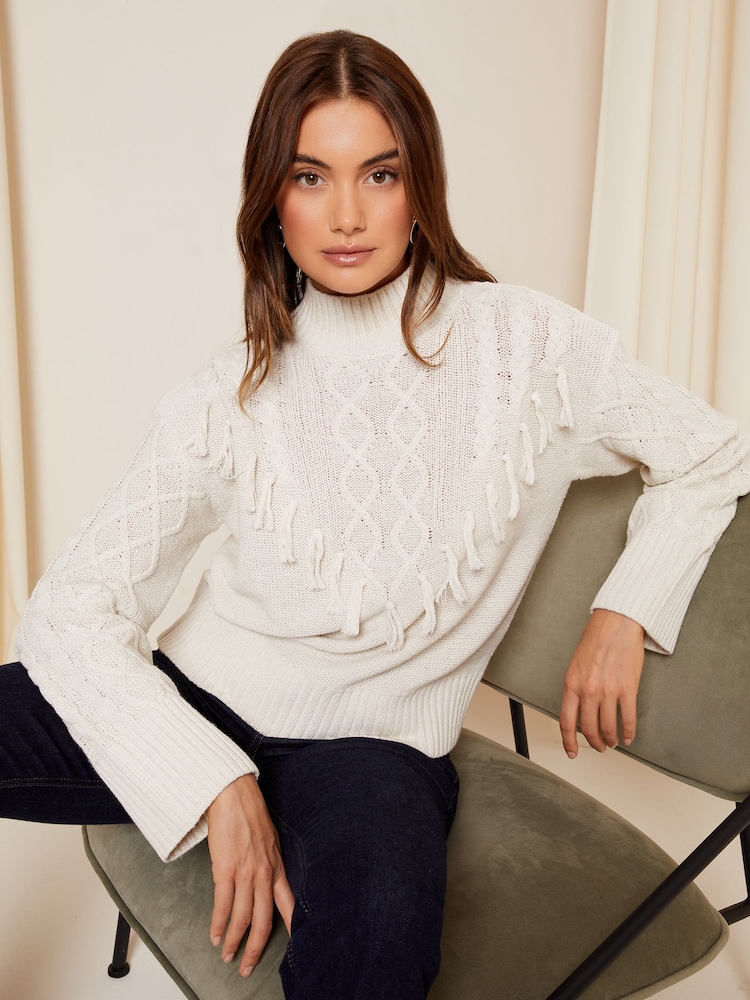 Friends Like These Hochgeschlossener Pullover aus Kabelstrick mit Fransen - Bild 1 von 4