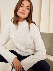 Friends Like These Hochgeschlossener Pullover aus Kabelstrick mit Fransen - Bild 3 von 4