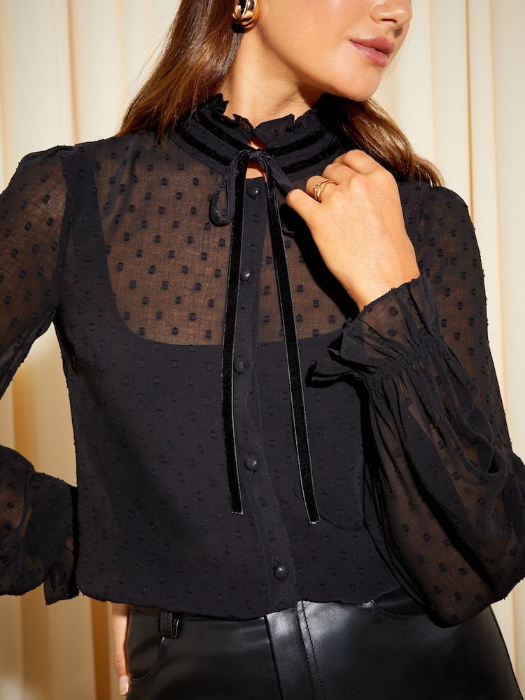 Friends Like These Dobbly Durchgeknöpfte Bluse mit Bindedetail​​​​​​​ - Bild 2 von 4
