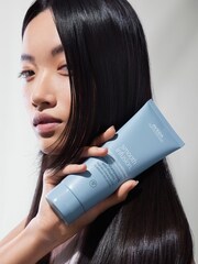 Aveda Smooth Infusion Anti Frizz Conditioner 200ml - Image 2 of 2