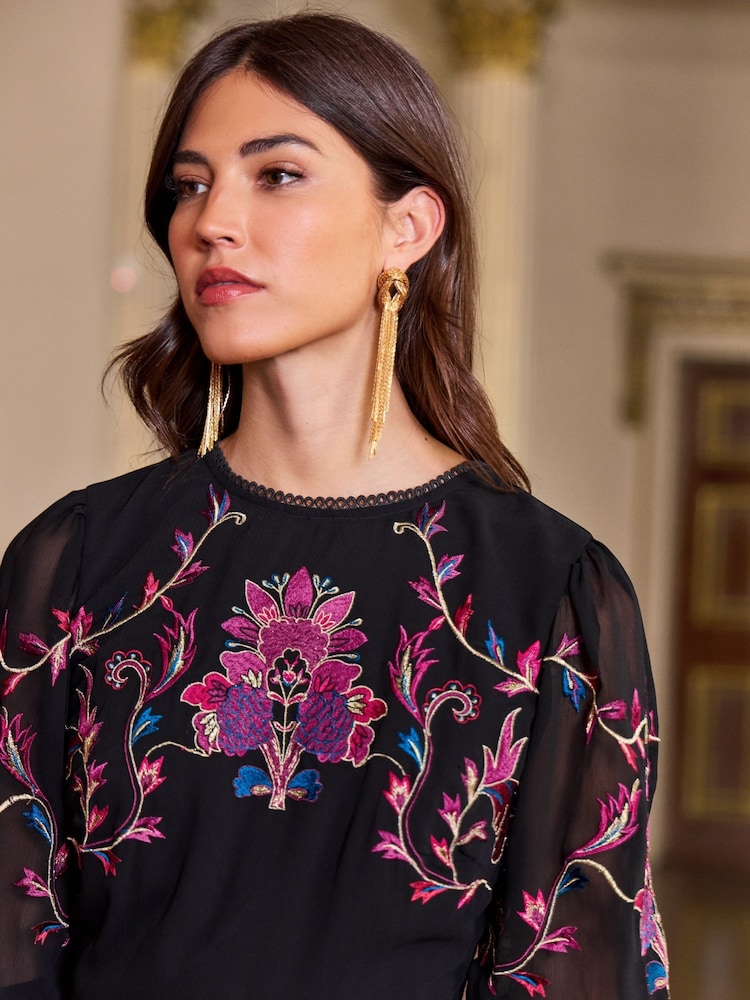 V&A | Love & Roses Black Embroidery Embroidered Puff Sleeve Midi Dress - Image 2 of 4