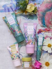 Heathcote & Ivory Flower of Focus Top To Toe Kit - Image 3 of 4