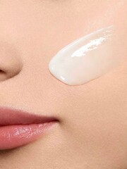 Clarins My Clarins RE-CHARGE Relaxing Sleep Mask for All Skin Types 50ml - Image 2 of 5