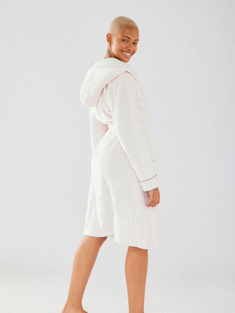 Chelsea Peers White Fluffy Dressing Gown - Image 5 of 5