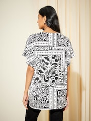 Friends Like These Black/White Tile Print Short Sleeve V Neck Tunic Top - Image 4 of 4