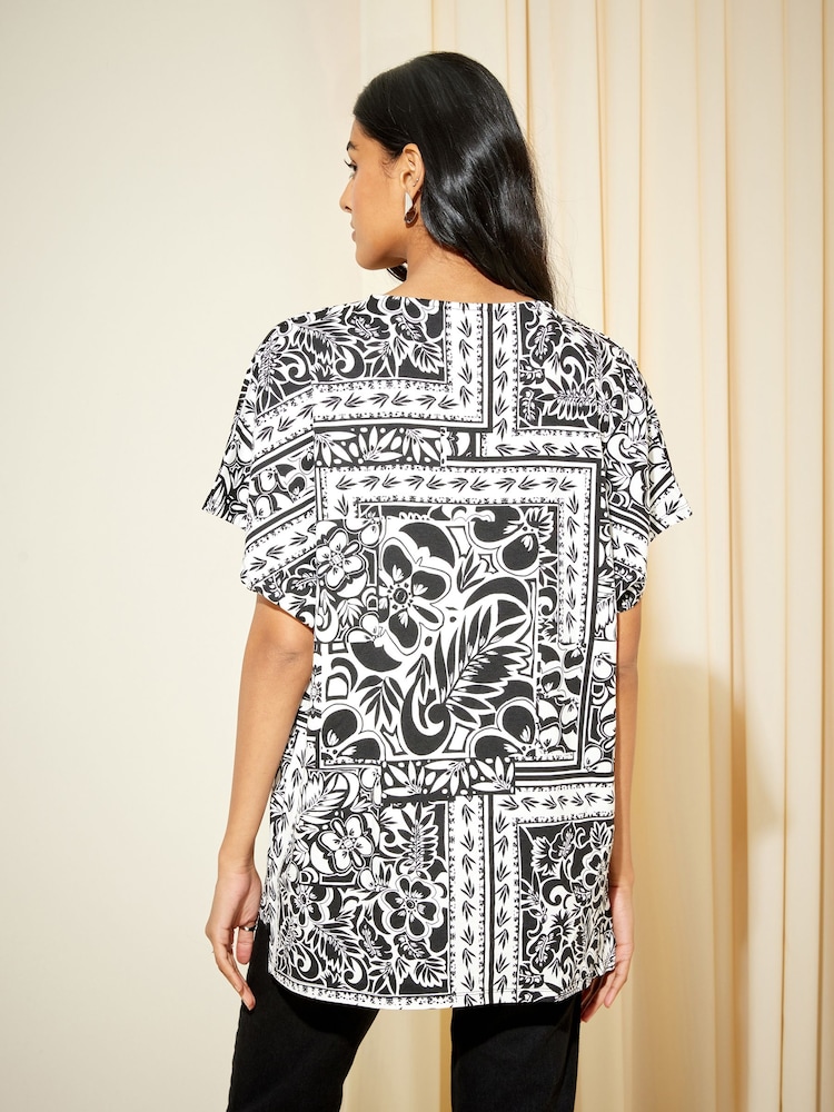 Friends Like These Black/White Tile Print Short Sleeve V Neck Tunic Top - Image 4 of 4