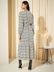 Friends Like These Black/White Geo Tiered Long Sleeve V Neck Midi Shirt Dress - Image 4 of 4