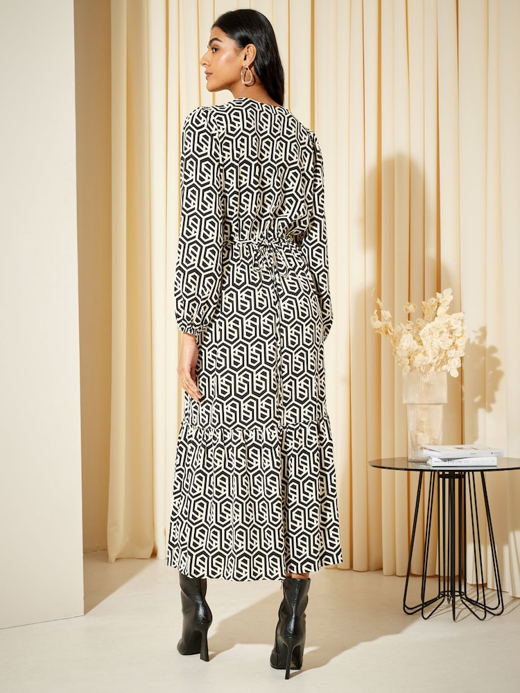 Friends Like These Black/White Geo Tiered Long Sleeve V Neck Midi Shirt Dress - Image 4 of 4