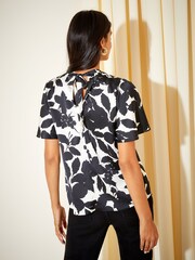 Friends Like These Black/White Printed Flutter Sleeve Keyhole Blouse - Image 4 of 4