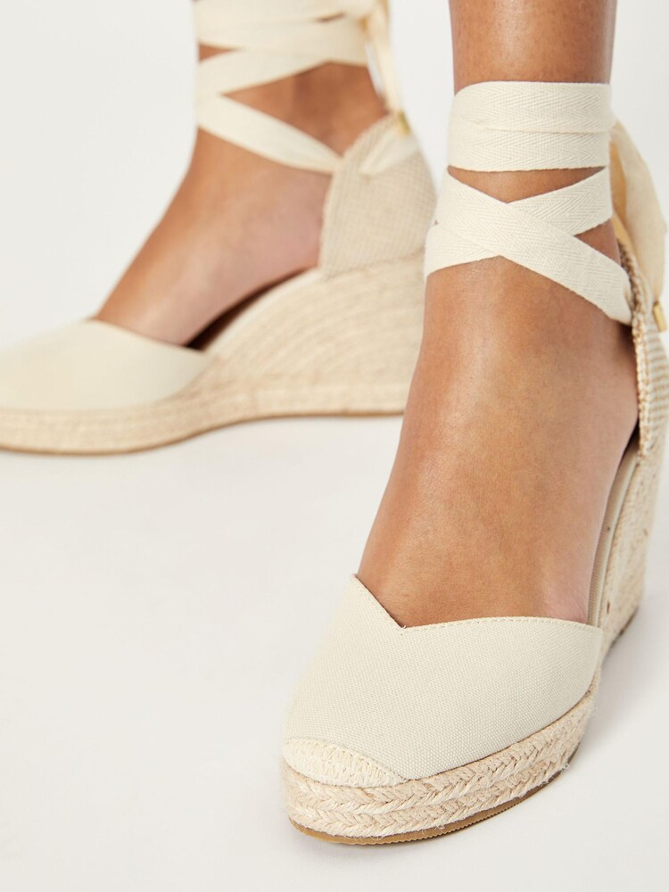 Crème - Sandales espadrilles compensées Lipsy à bout fermé - Image 3 of 4