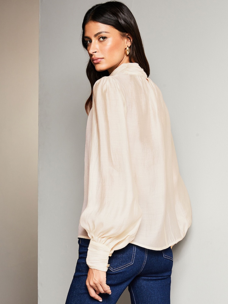 Creme - Lipsy Langärmelige Bluse mit Stehkragen - Bild 2 von 4 Creme - Lipsy Langärmelige Bluse mit Stehkragen - Bild 2 von 4