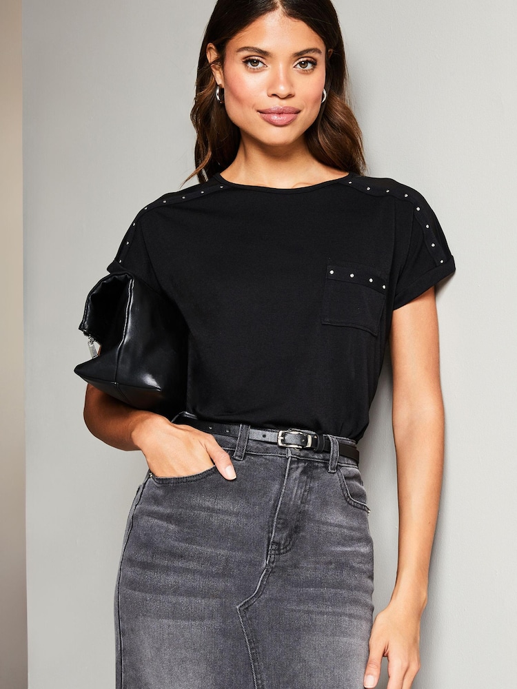 Schwarz, Nietenbesatz - Lipsy T-Shirt mit Rundhalsausschnitt - Bild 1 von 4 Schwarz, Nietenbesatz - Lipsy T-Shirt mit Rundhalsausschnitt - Bild 1 von 4