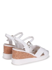 Weiß - Linzi Infinate Sandalen mit Keilabsatz und verflochtenen Vorderriemen - Bild 4 von 4