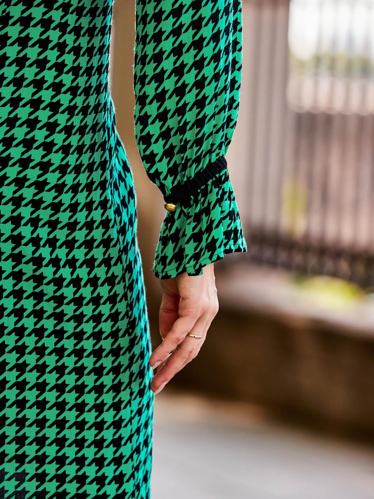 Sosandar Green Fluted Cuff Shift Dress - Image 5 of 5