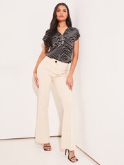 Lipsy Mono Spot Printed Jersey V Neck T-Shirt - Image 3 of 4