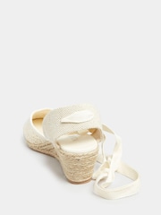 Weiß - Yours Curve Häkel-Espadrilles in extraweiter Passform mit geschlossener Zehenpartie - Bild 4 von 5