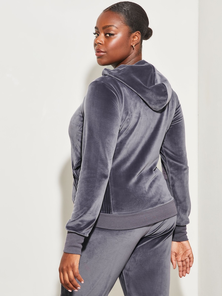 Lipsy Kapuzenjacke aus Velours mit Reißverschluss und gesticktem Aufnäher - Bild 2 von 4 Lipsy Kapuzenjacke aus Velours mit Reißverschluss und gesticktem Aufnäher - Bild 2 von 4