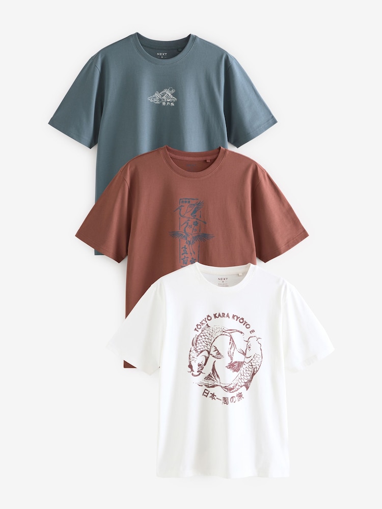 أزرق/أحمر/بيج فاتح - Graphic 100% Cotton T-Shirts 3 Pack - صورة 1 من 12 أزرق/أحمر/بيج فاتح - Graphic 100% Cotton T-Shirts 3 Pack - صورة 1 من 12
