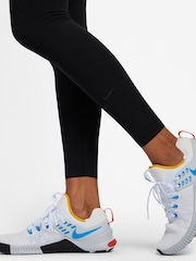 Nike One Luxe Leggings mit mittelhoher Taille - Bild 6 von 10
