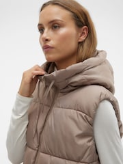 Песочный - Удлиненный дутый жилет с капюшоном Vero Moda - Image 5 of 6
