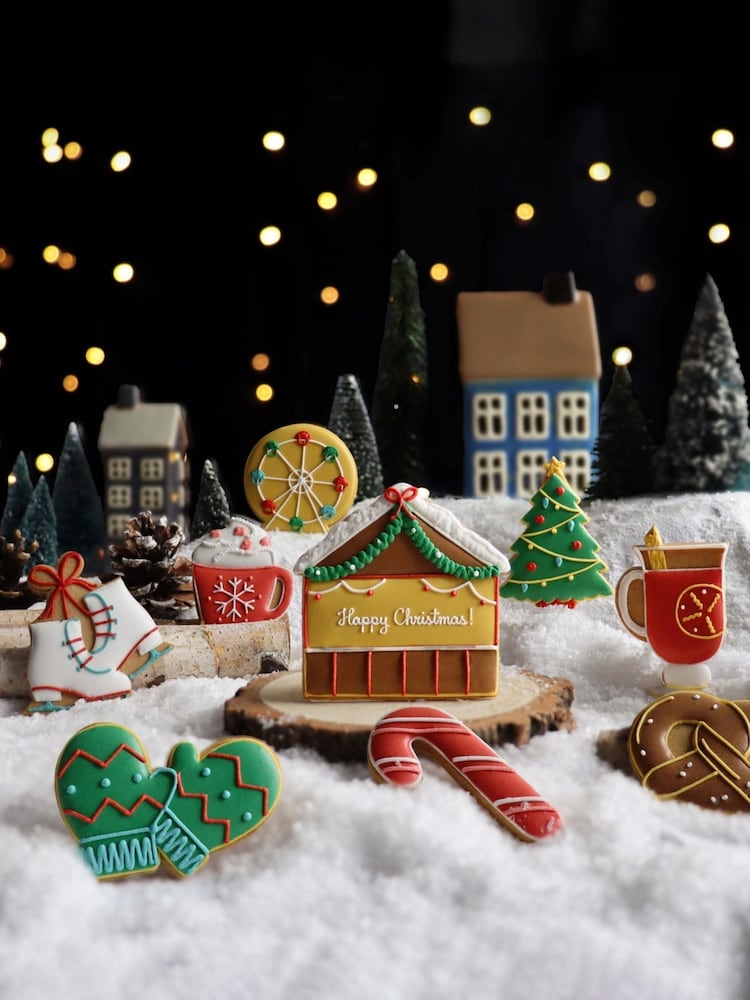 Biscuiteers Christmas Market Biscuit Tin - Image 2 of 2 Biscuiteers Christmas Market Biscuit Tin - Image 2 of 2