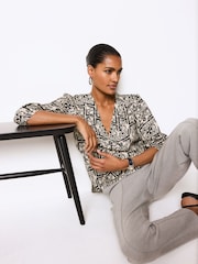 Black/White Linen Blend V-Neck 3/4 Sleeve Blouse - Image 2 of 6