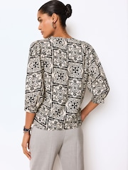 Black/White Linen Blend V-Neck 3/4 Sleeve Blouse - Image 3 of 6
