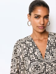 Black/White Linen Blend V-Neck 3/4 Sleeve Blouse - Image 4 of 6