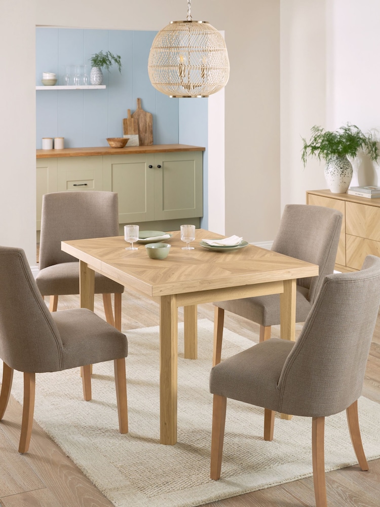 Light Natural Hayford Oak Effect Chevron Extending 4 to 6 Seater Dining Table - Image 2 of 11
