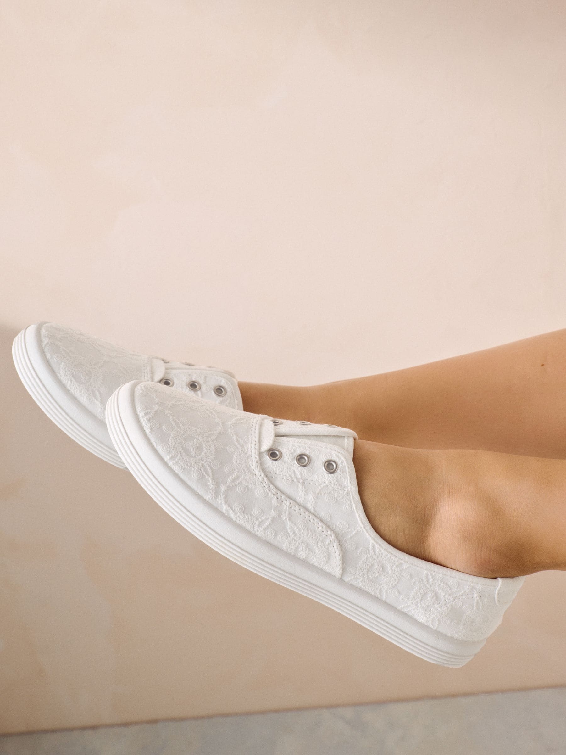 Cheap canvas shoes online hotsell
