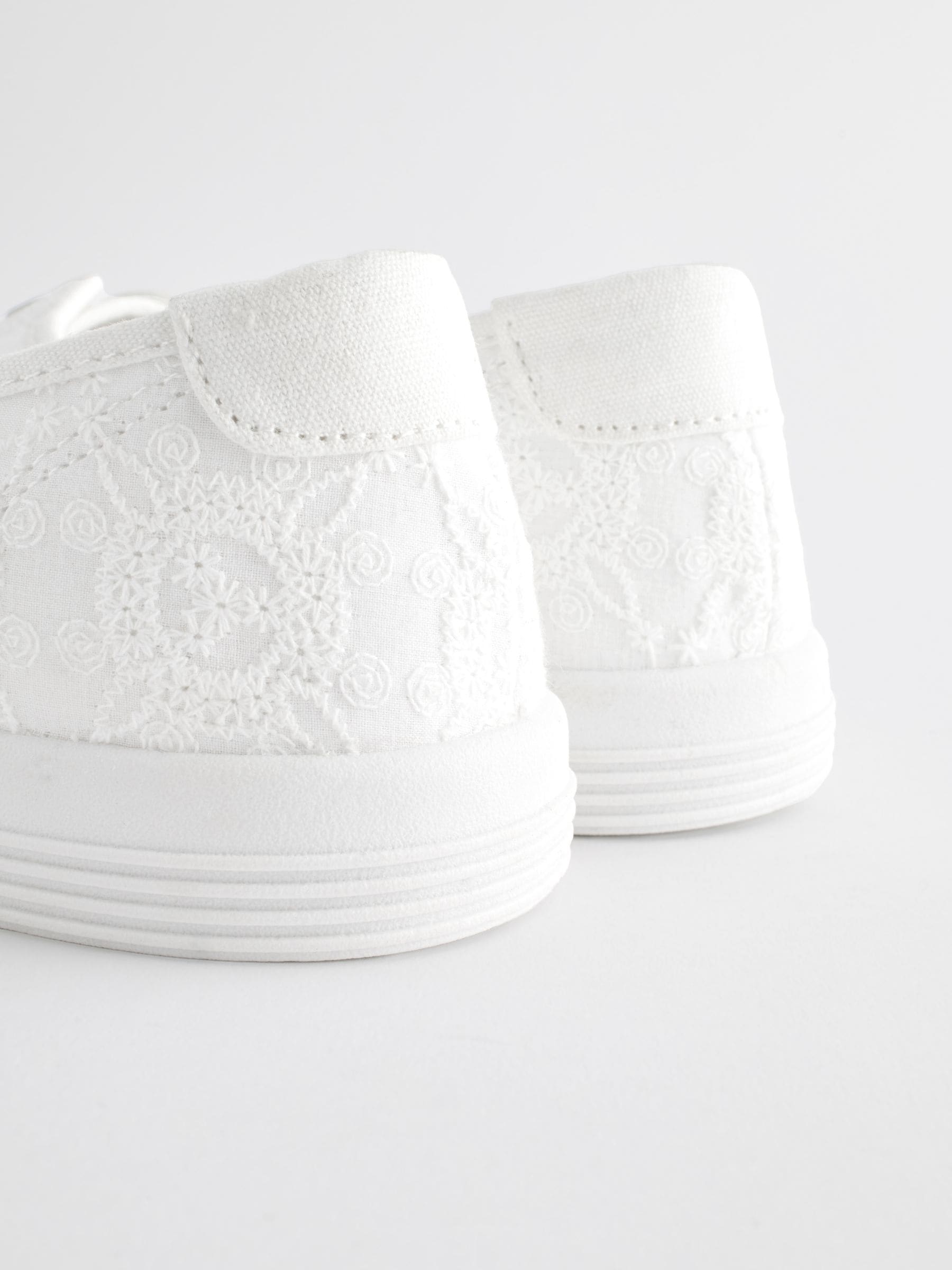 Forever comfort slip on sneakers 2025