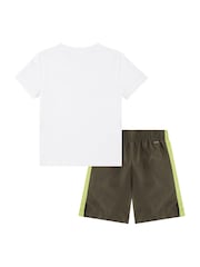 Nike Little Kids Club T-Shirt und gewebte Shorts im Set - Bild 2 von 6
