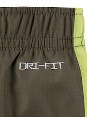 Nike Little Kids Club T-Shirt und gewebte Shorts im Set - Bild 5 von 6