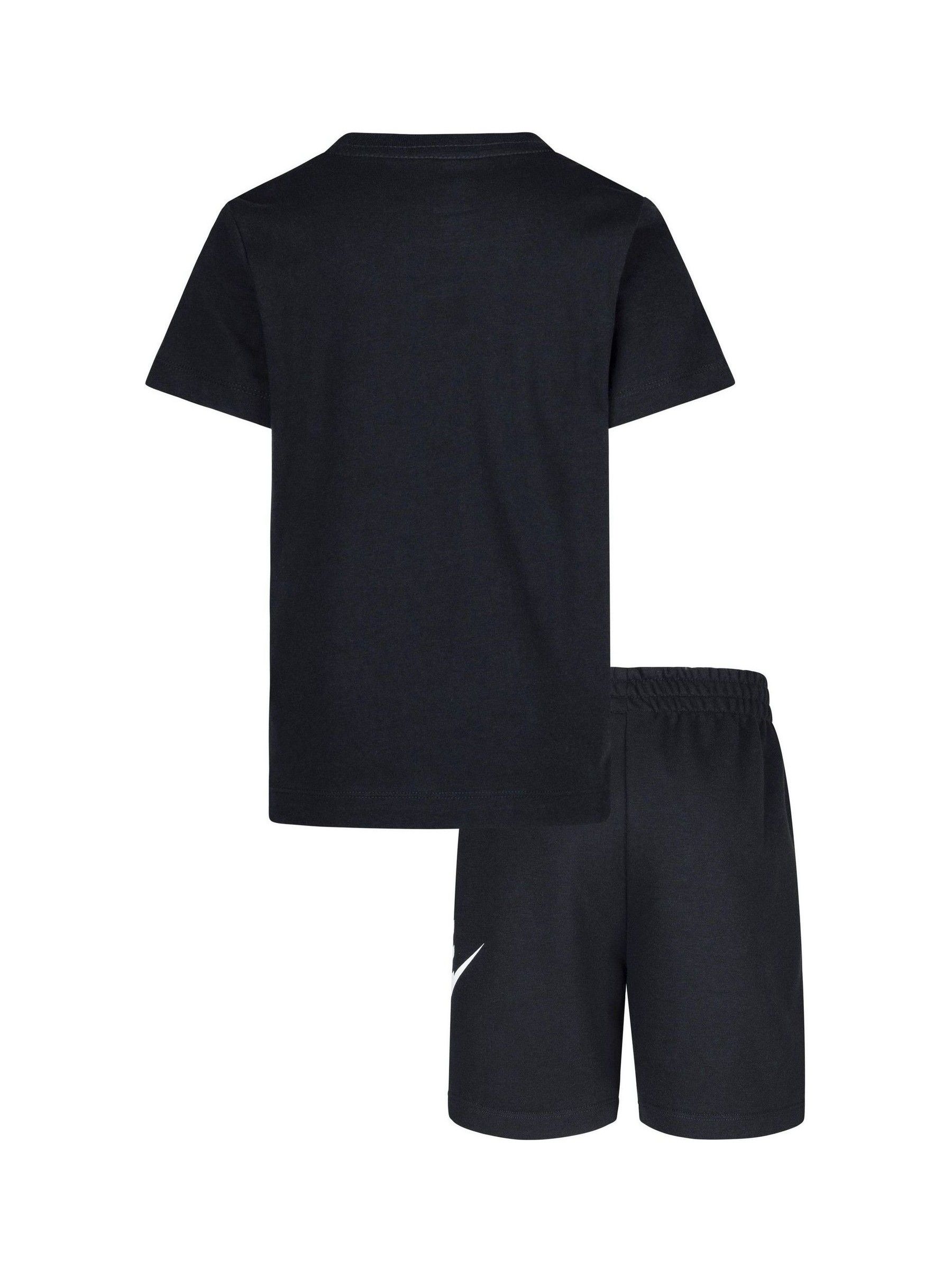 Kaufe Sie Schwarz Nike Kleinkinder Club T Shirt und Shorts im Set bei Next Deutschland